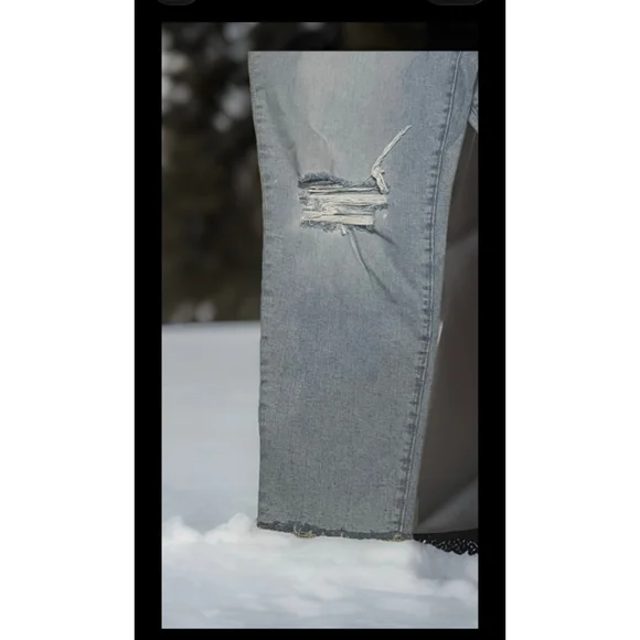 Women's Old Navy Light Blue Distressed Straight Leg Jeans Size 16 - Picture 3 of 6